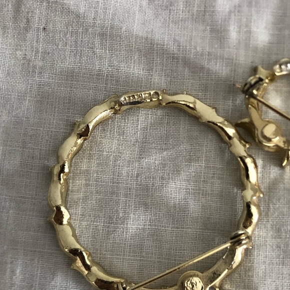 Vtg Gerry’s Leaf Wreath Shaped Brooch Pair - Picture 5 of 14